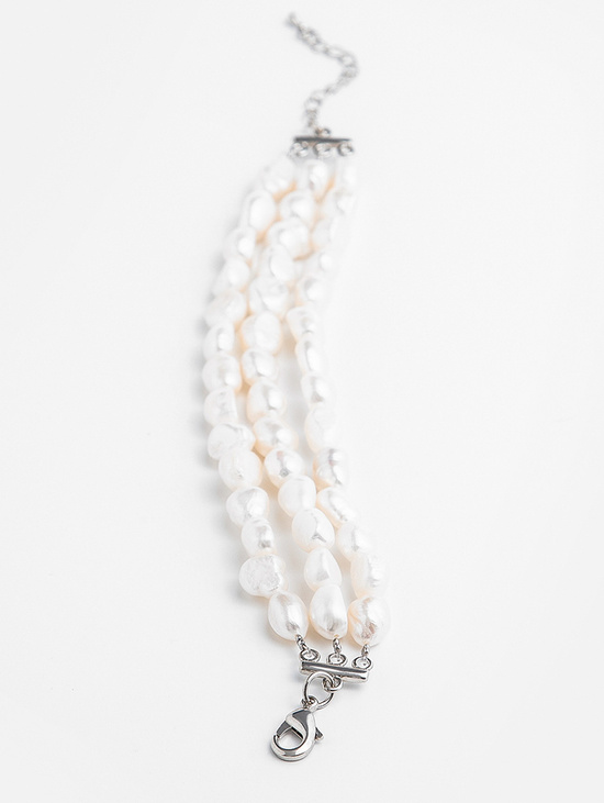 Тройной браслет из жемчуга серебристый