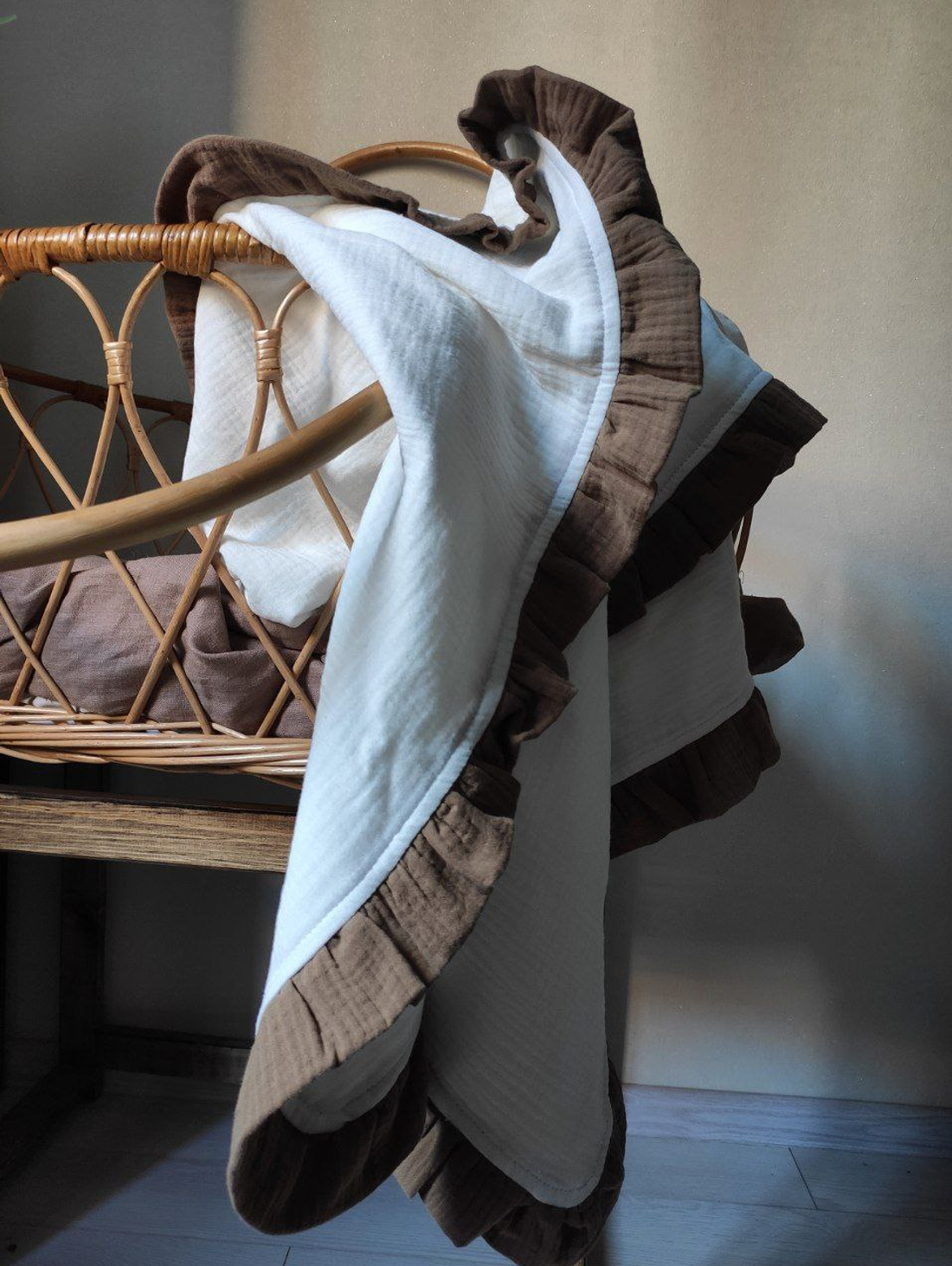 Муслиновый плед с рюшей - фотография товара