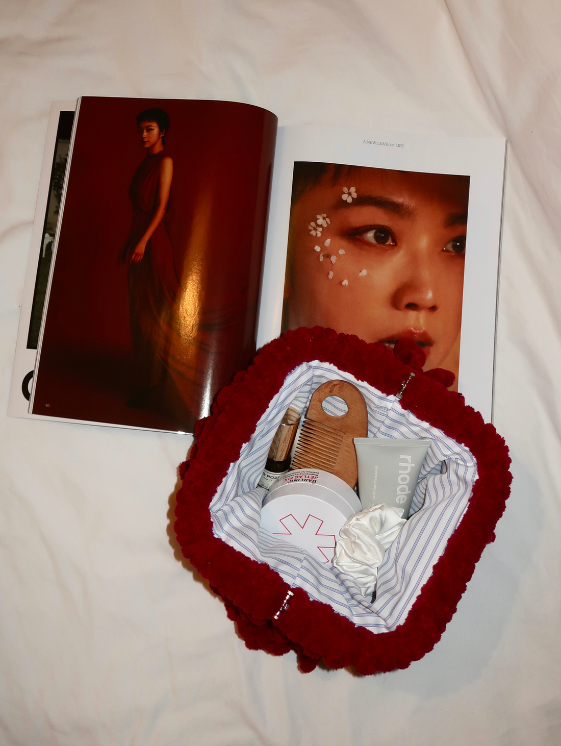 Косметичка Fluffy в бордовом цвете - фотография товара