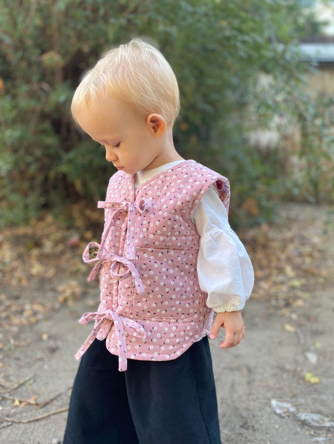 Жилет на завязках - фотография товара