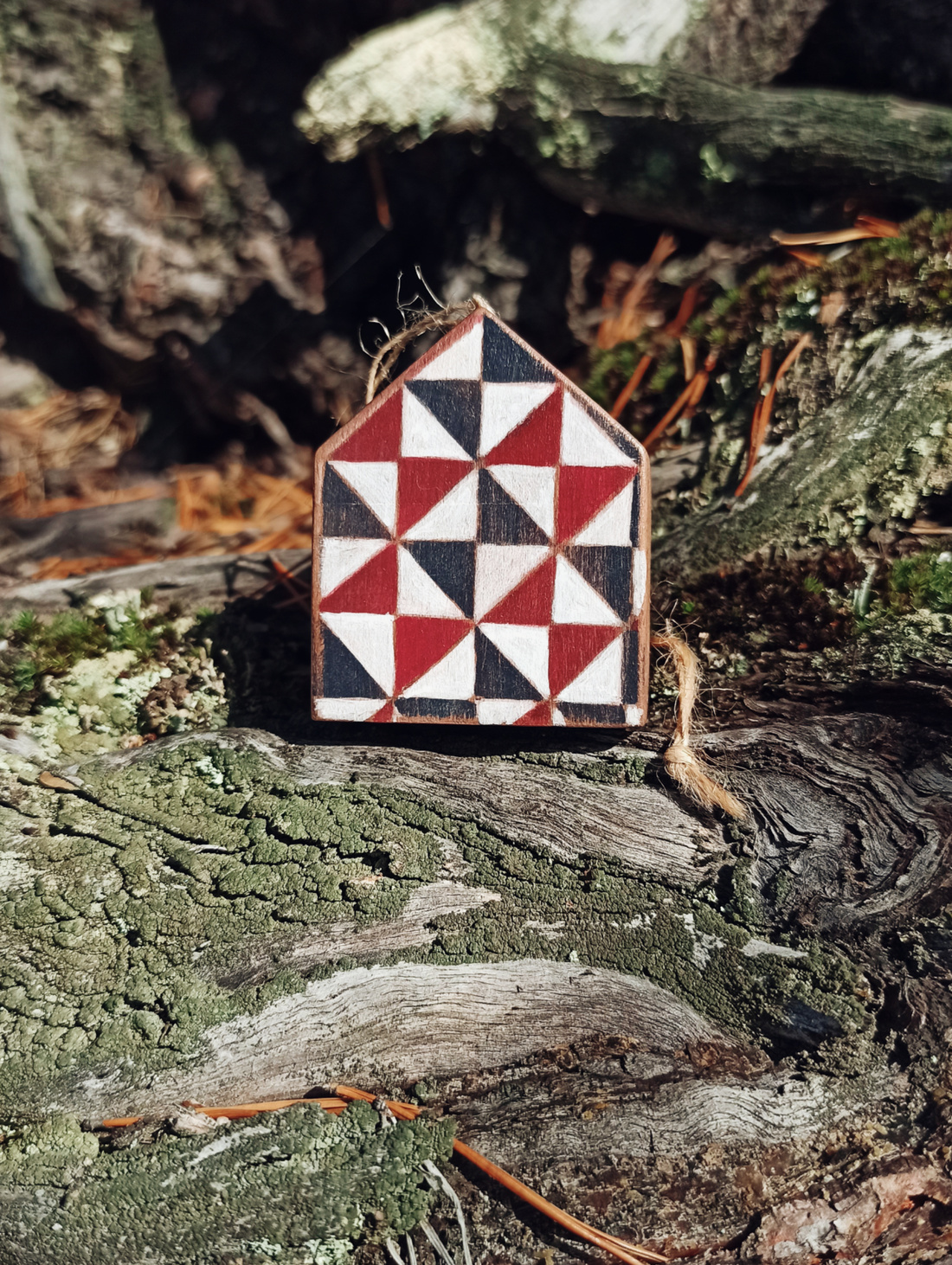 Ёлочная игрушка "Домик с узором" - фотография товара