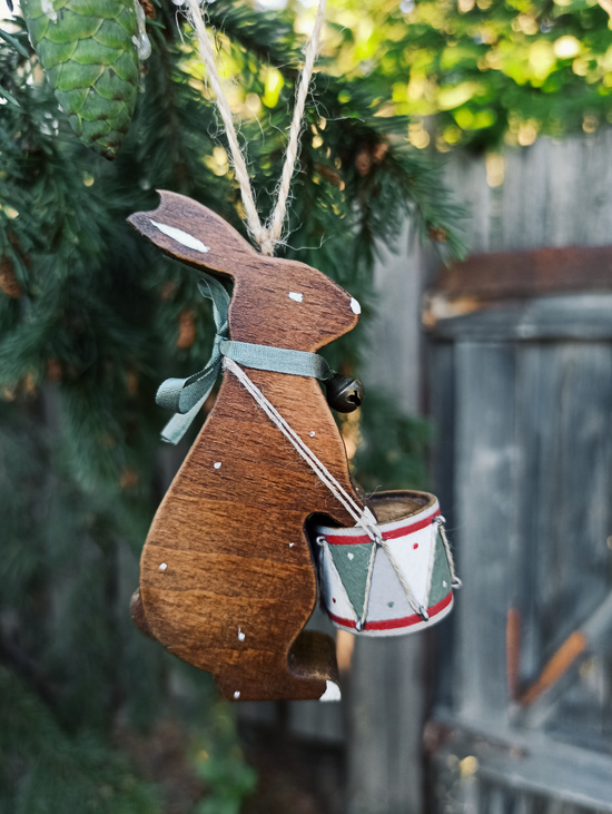 Ёлочная игрушка "Заяц с барабаном"