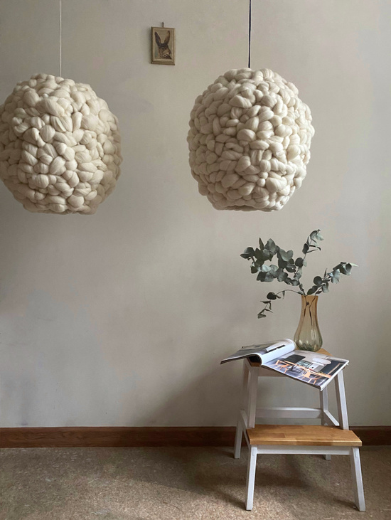 Круглый светильник из шерсти