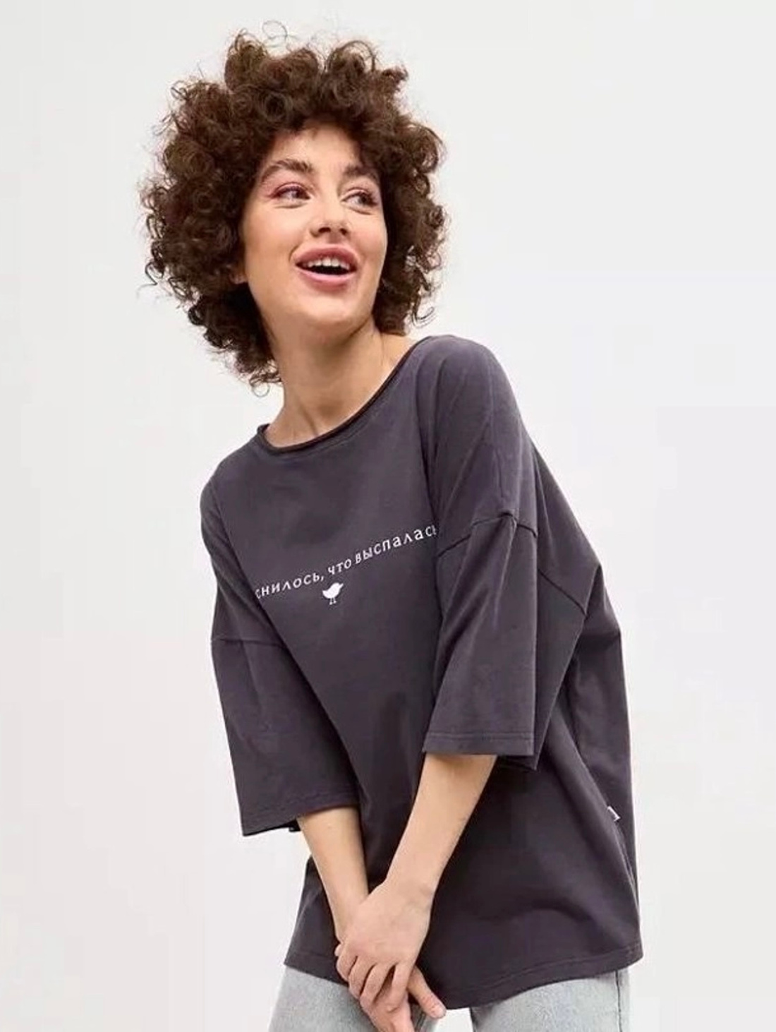 Футболка в цвете антрацит "приснилось, что выспалась" - фотография товара