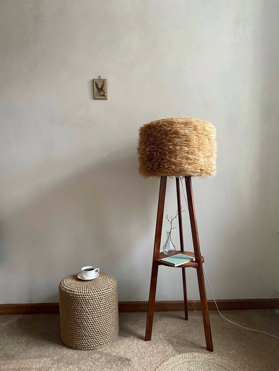 Торшер с абажуром из лыка