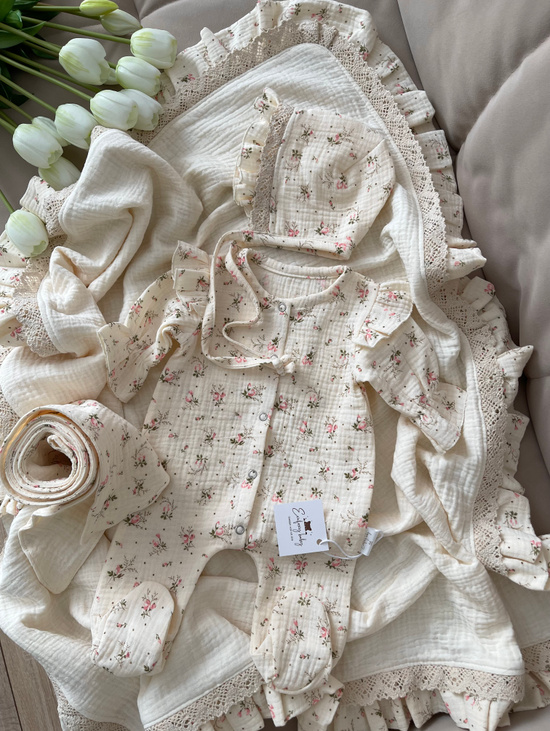 Муслиновый комплект на выписку