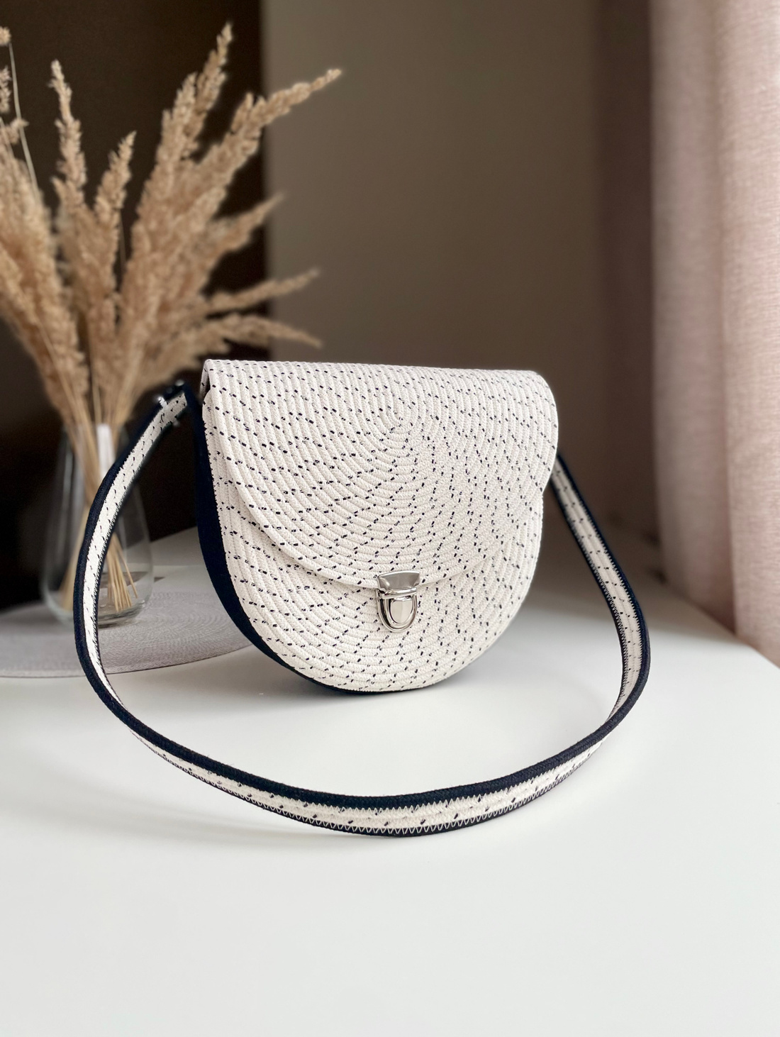 Сумка из шнура чёрно-белая - фотография товара