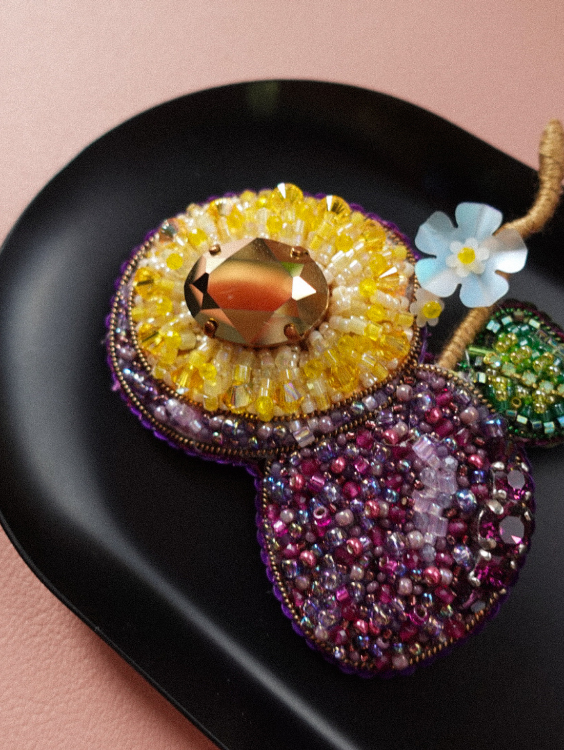 Брошь "Слива" - фотография товара