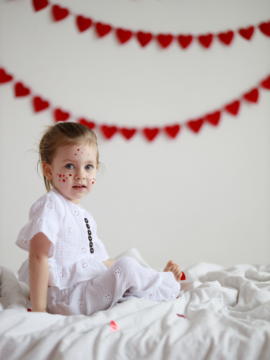 Костюм из муслина в белом  цвете для девочки