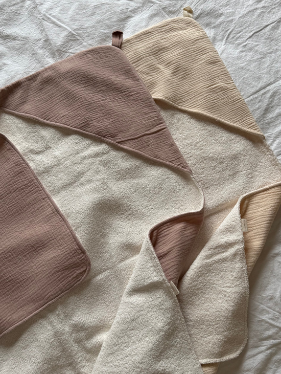 Двухсторонне полотенце уголок из муслина и махры