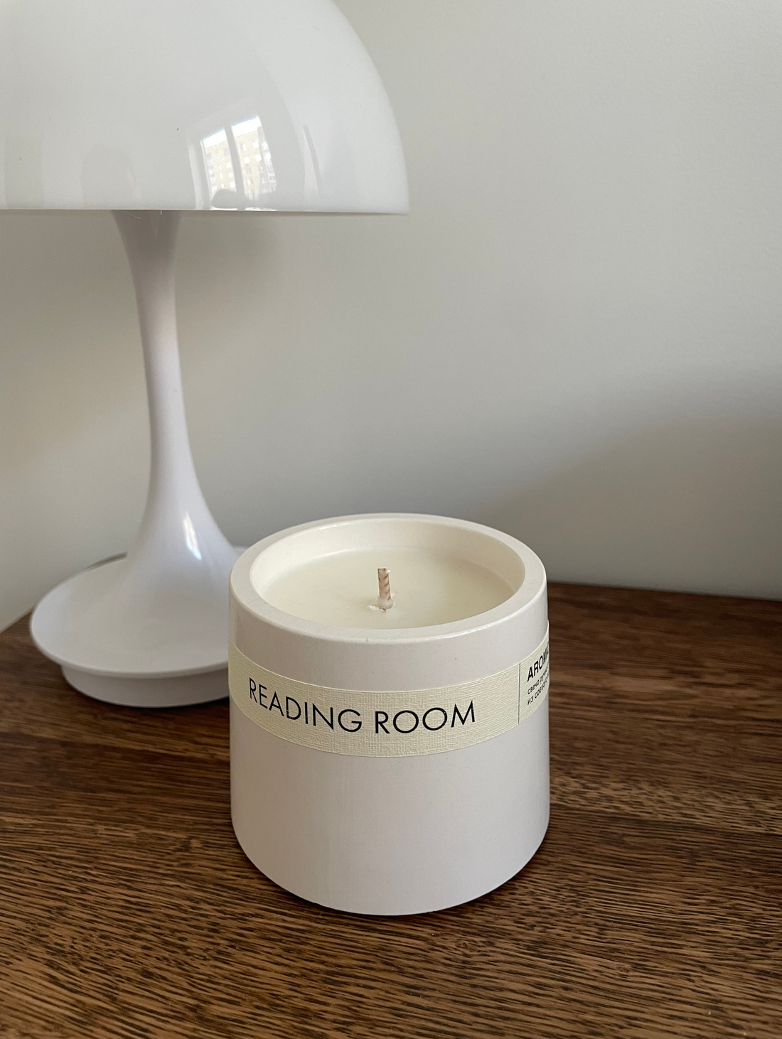 Свеча GIPS «READING ROOM» гладкая - фотография товара