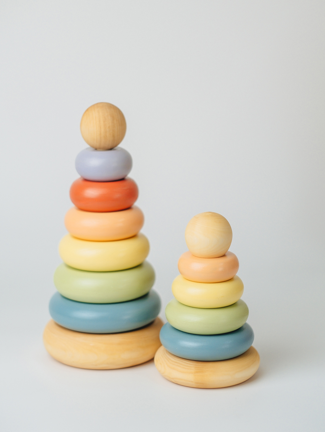 Деревянная пирамидка "Цветная" - фотография товара