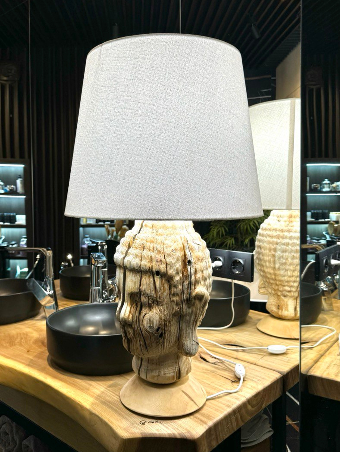 Лампа настольная «Будда» из массива с тканевым абажуром - фотография товара