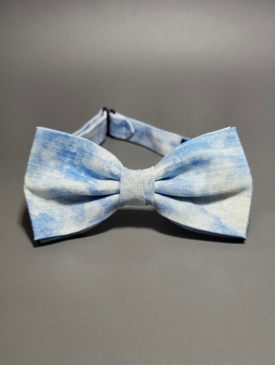 Галстук-бабочка для мальчика "Облака" - фотография товара