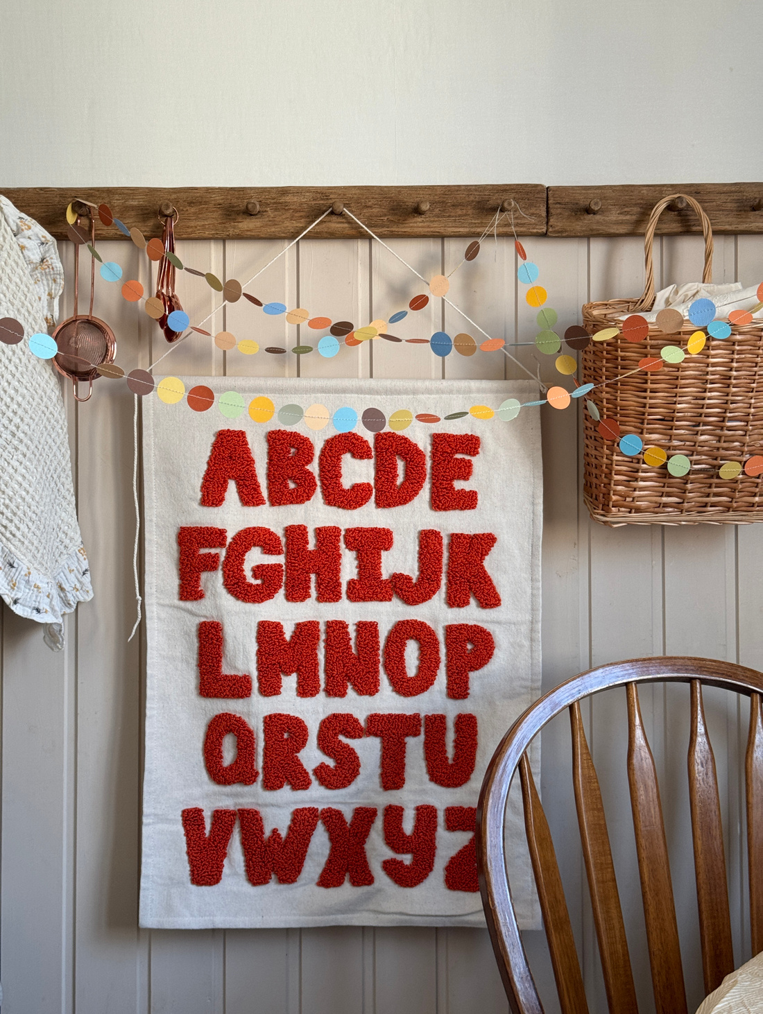 Текстильное панно в детскую "Алфавит" красный - фотография товара