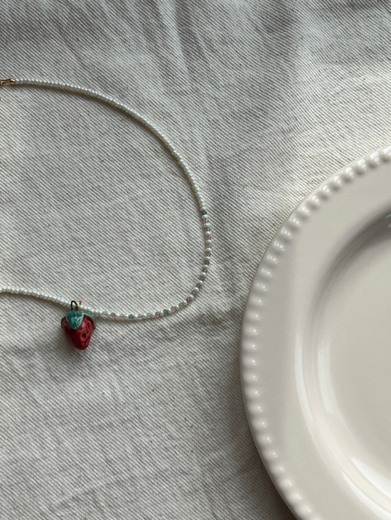 Колье «Клубничка» с керамической подвеской