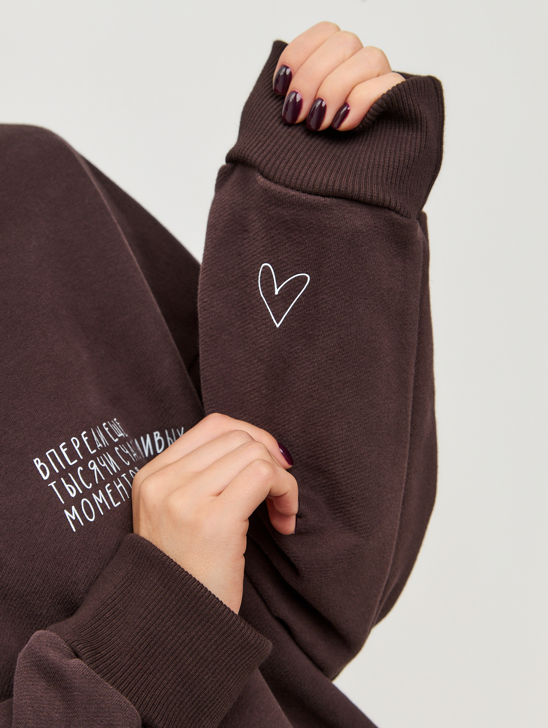 Свитшот в шоколадном цвете - фотография товара