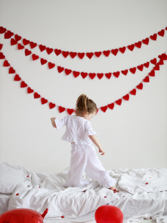 Костюм из муслина в белом  цвете для девочки