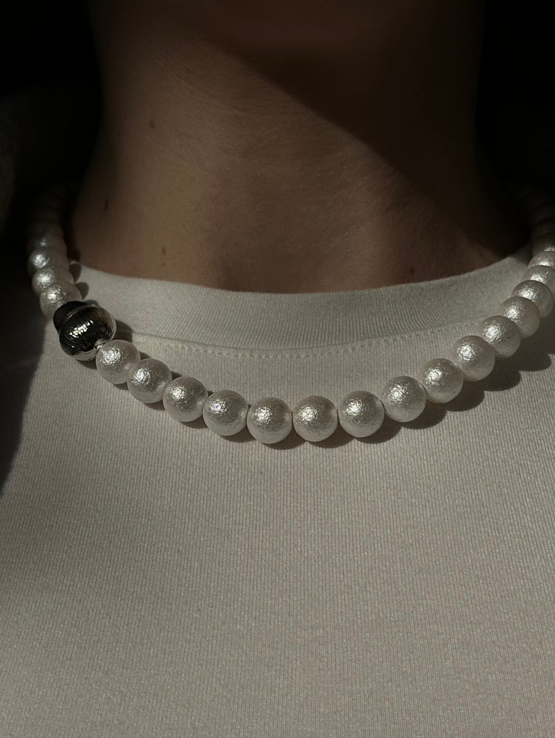 Чокер из фактурных бусин - фотография товара