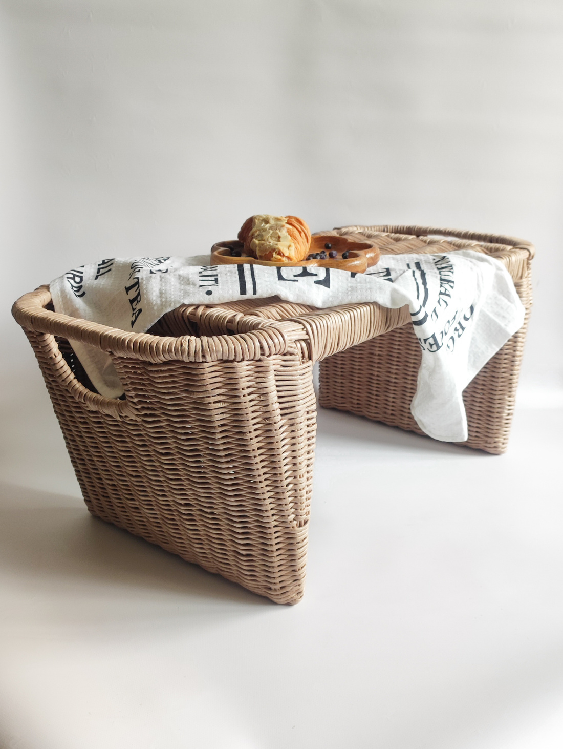 Плетеный столик для завтрака - фотография товара