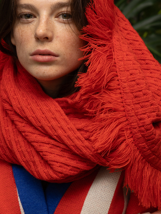 Палантин красный с бахромой 60*200