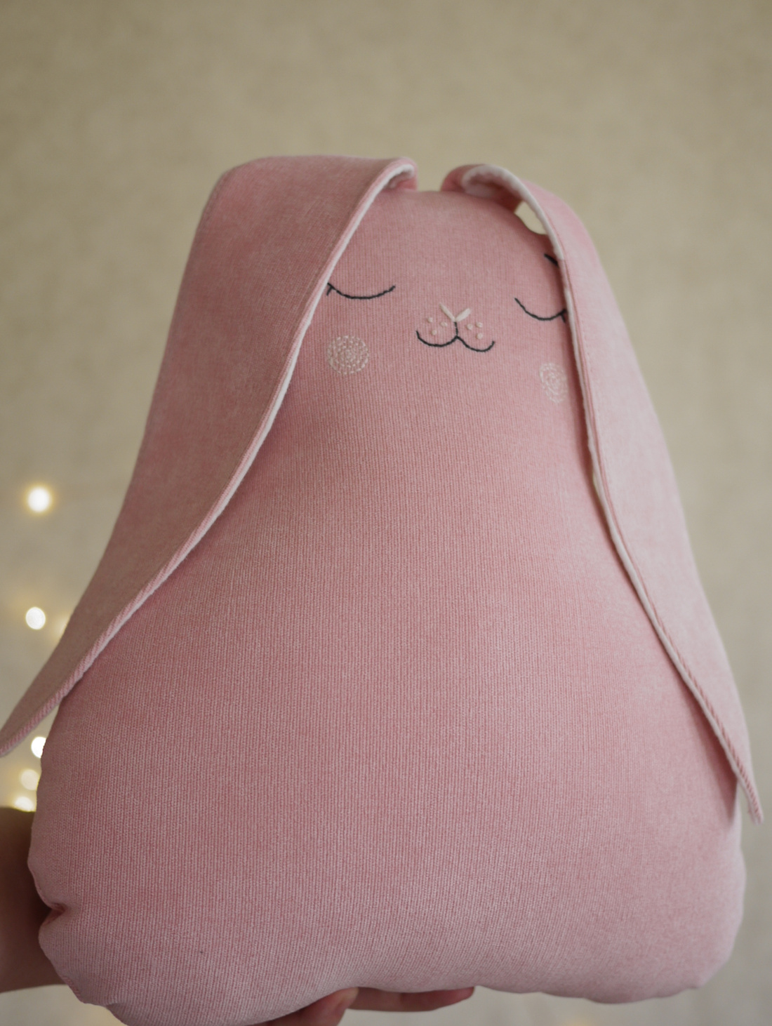 Розовая подушка подружка милый зайчик из нежного велюра люкс с муслиновыми ушками - фотография товара