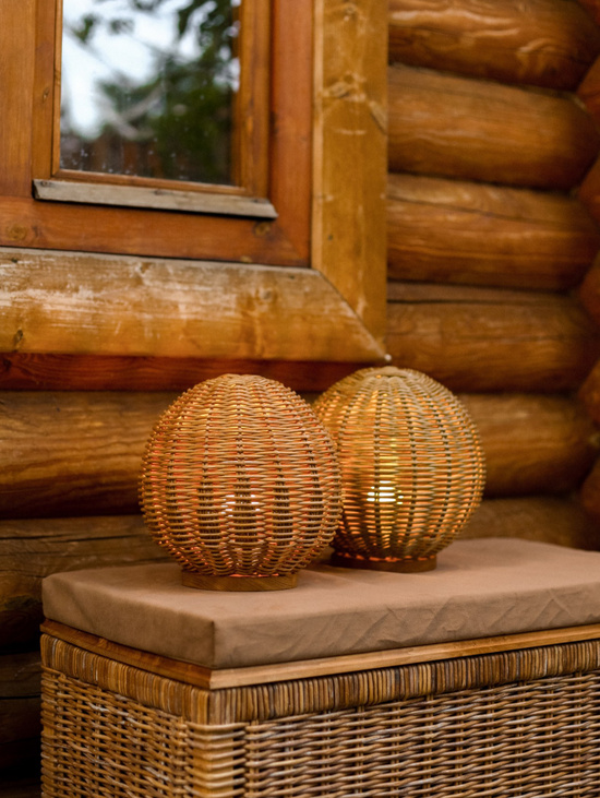 Ночник плетёный на деревянной подстаке