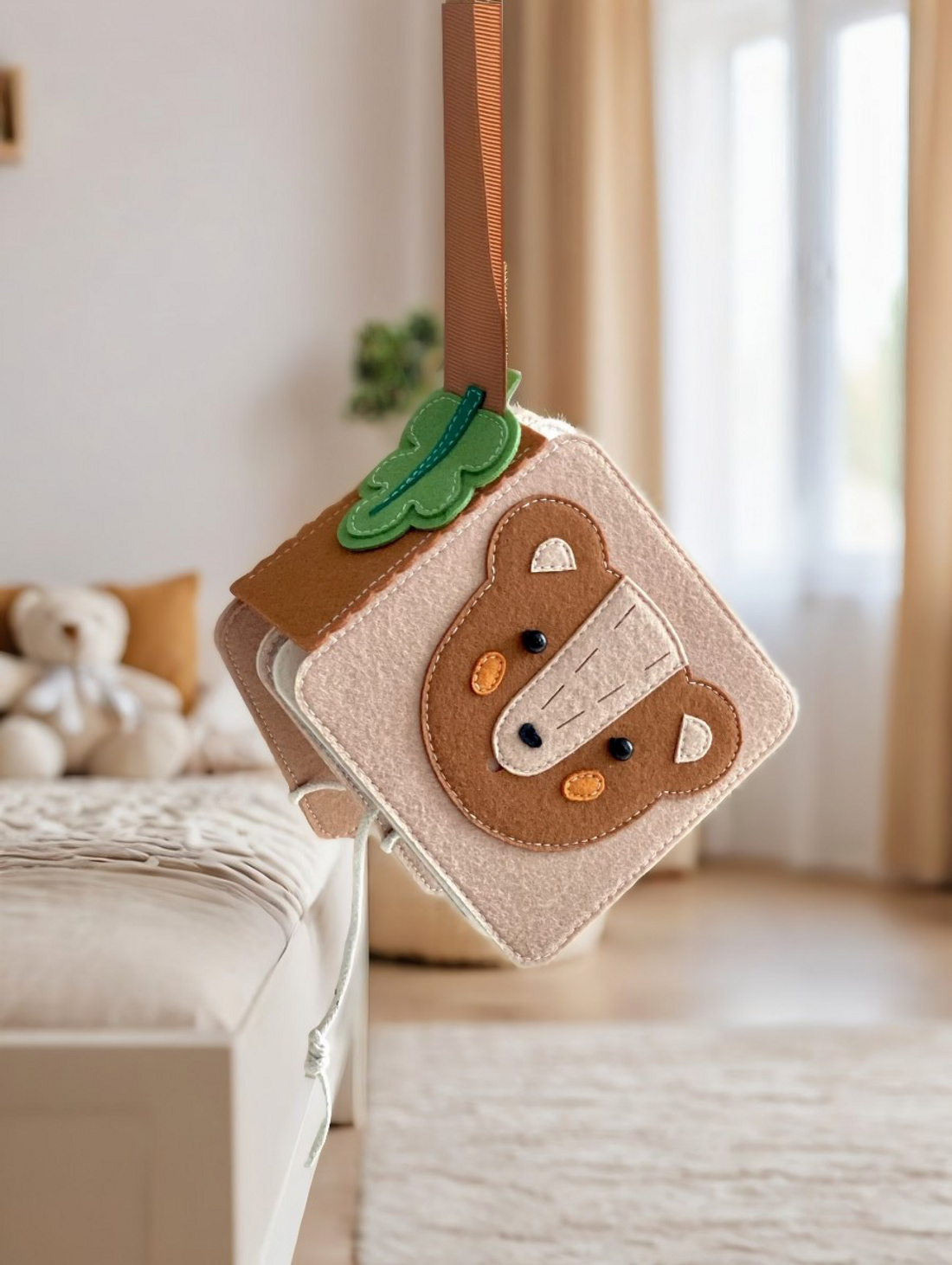 Развивающая книжка-игрушка из фетра Мишка - фотография товара