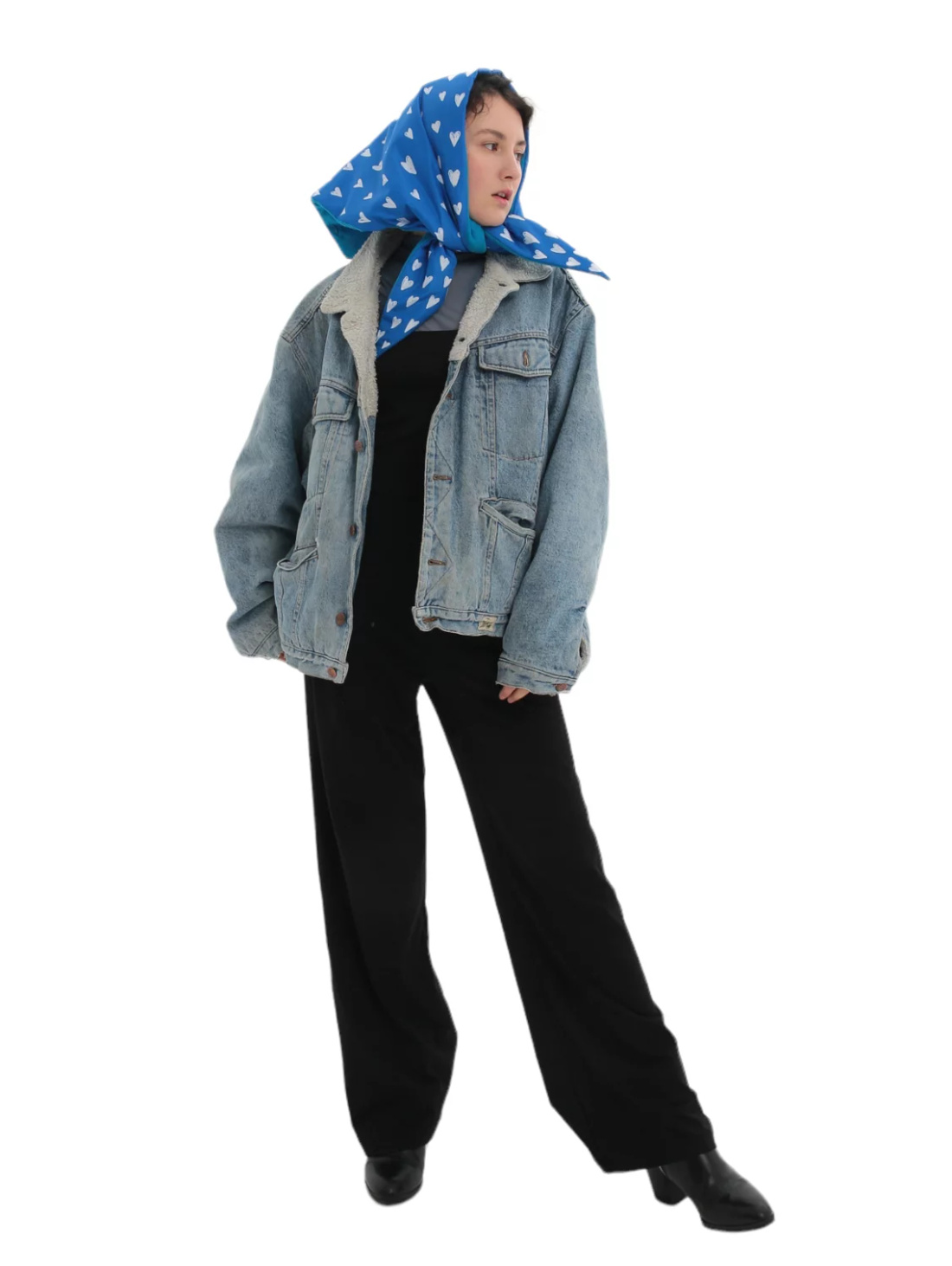 Косынка "Белые сердца на синем" - фотография товара