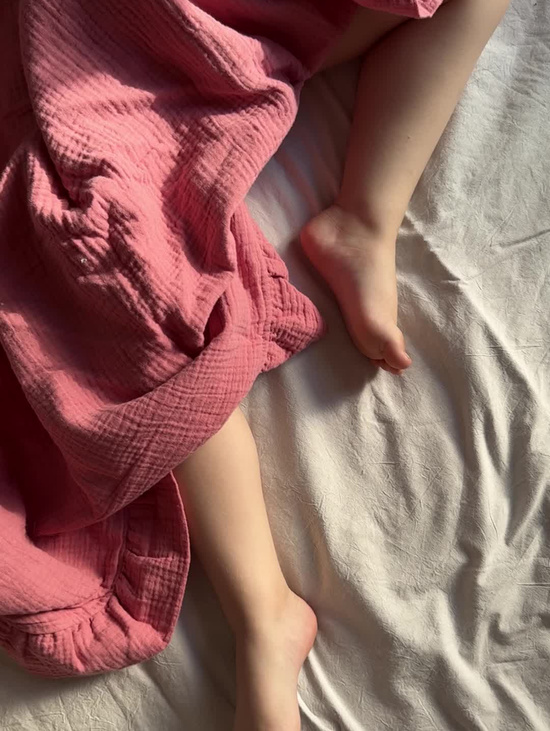 Муслиновый плед с рюшей "Ягодный"