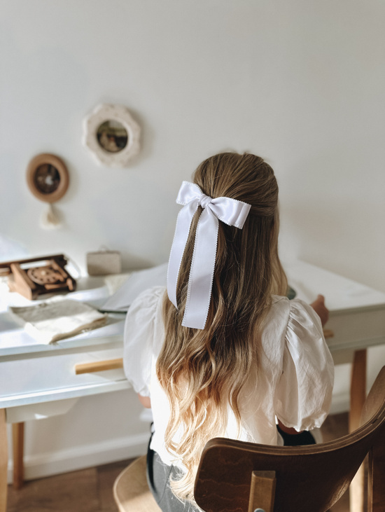 Бант белый из плотного атласа