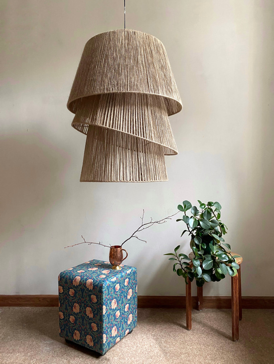 Оригинальная люстра из джута