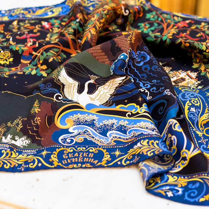 Шелковый платок «Сказки Пушкина». Черный. 65х65