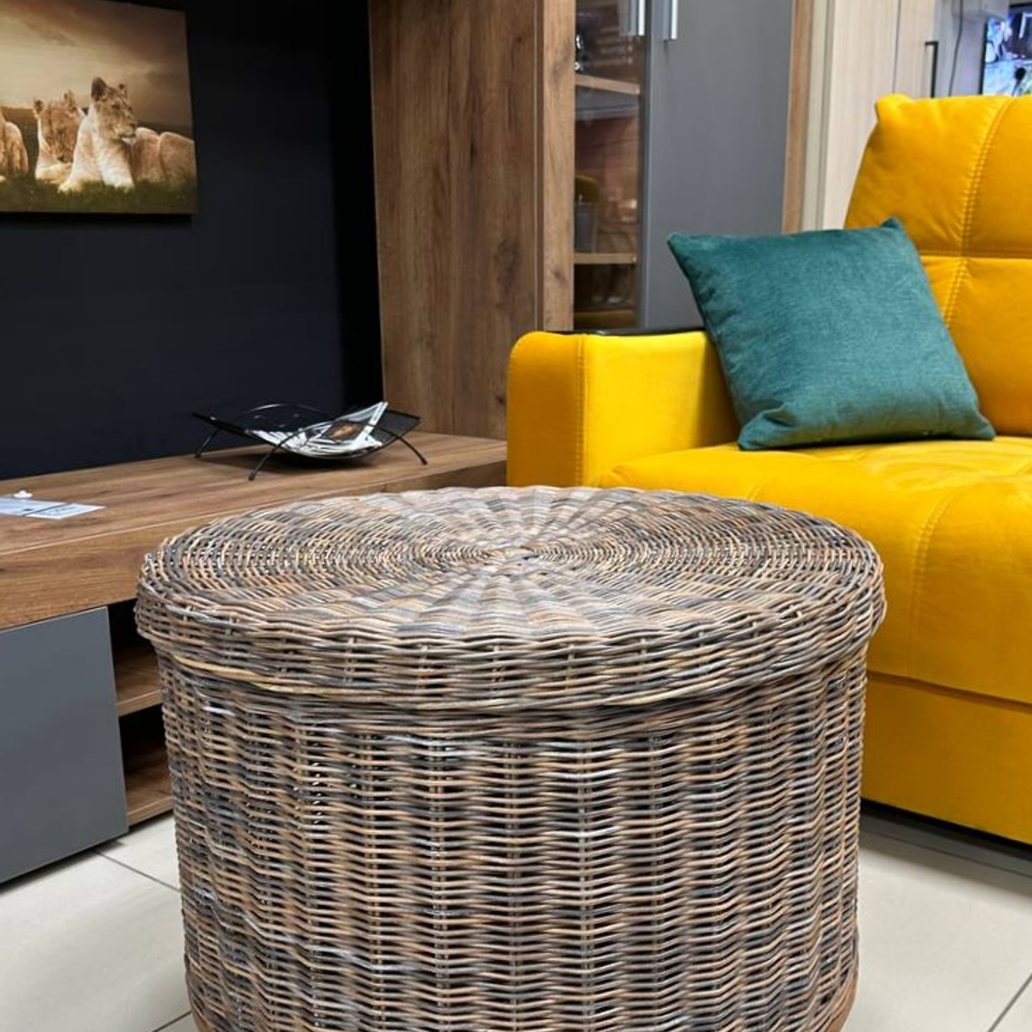 Плетеная корзина для хранения пледов и диванных подушек - фотография товара