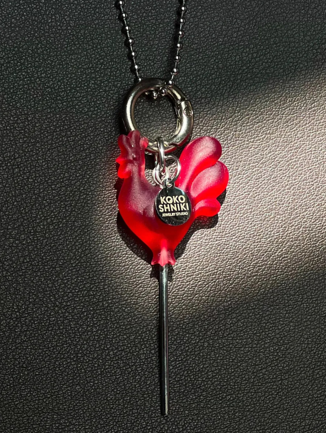 Колье "Петушок-леденец" на длинной цепочке - фотография товара