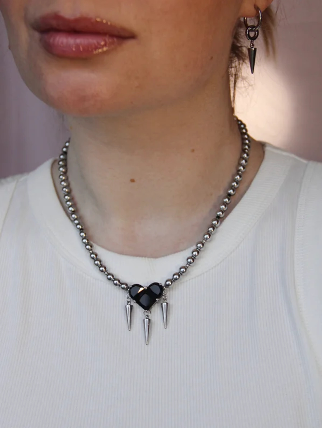 Гематитовое колье с шипами и сердцем в стиле гранж - фотография товара
