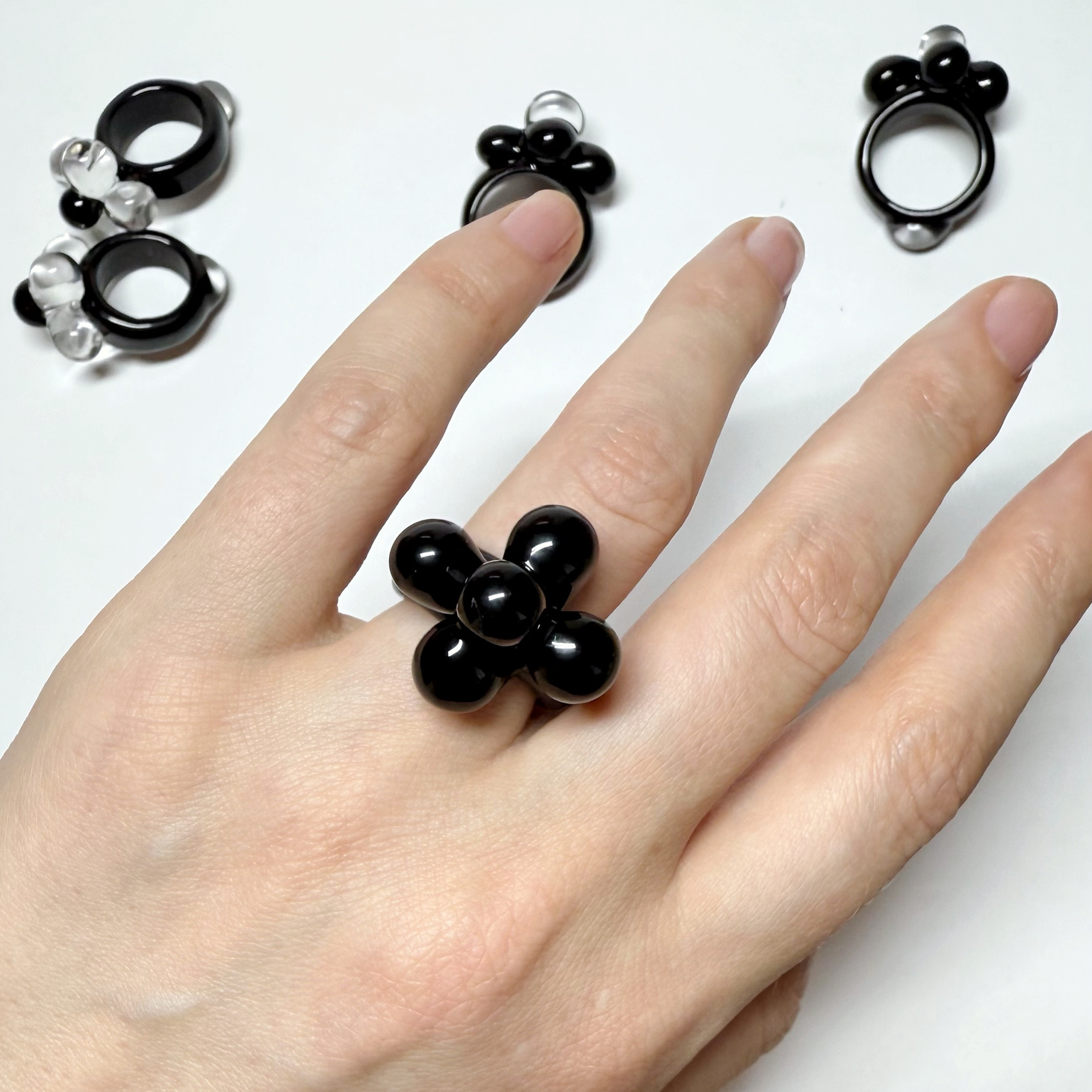Кольцо CHAMOMILE black - фотография товара