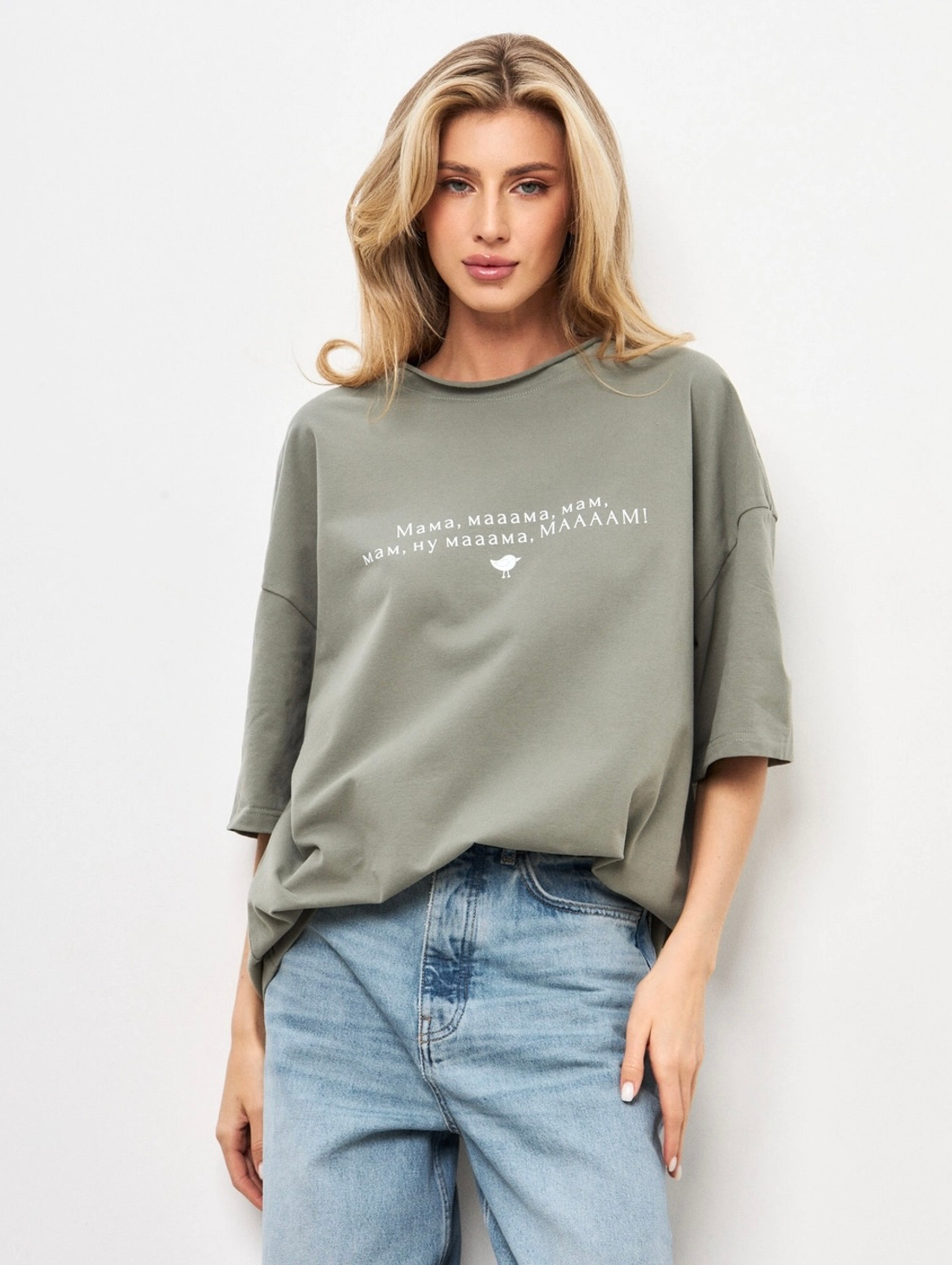 Футболка в цвете хаки "мамааааама" - фотография товара