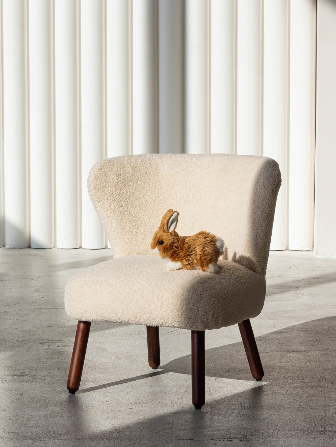 Детское кресло букле Lamb бежевое - фотография товара