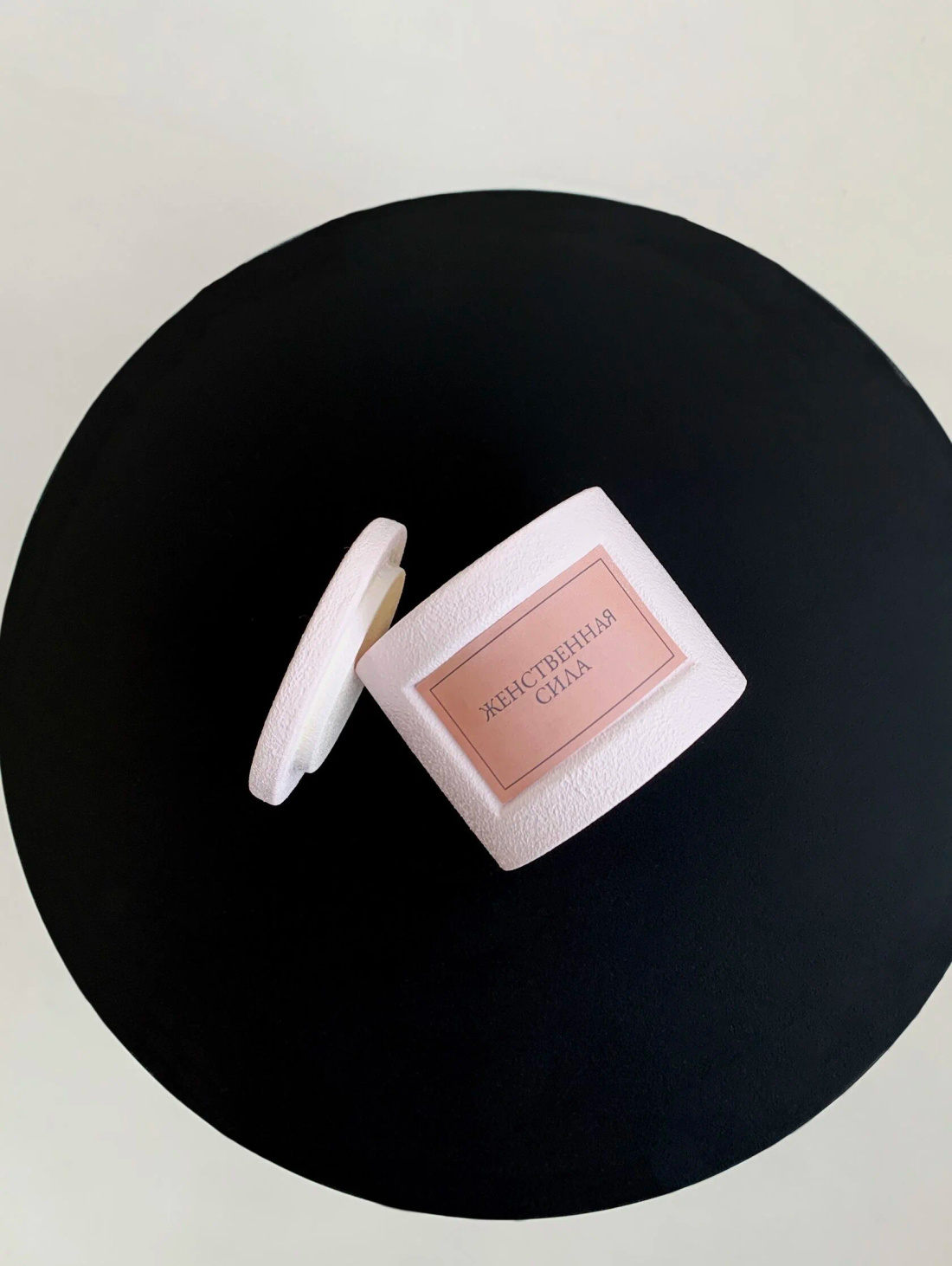 Ароматическая свеча "Женственная сила" - фотография товара