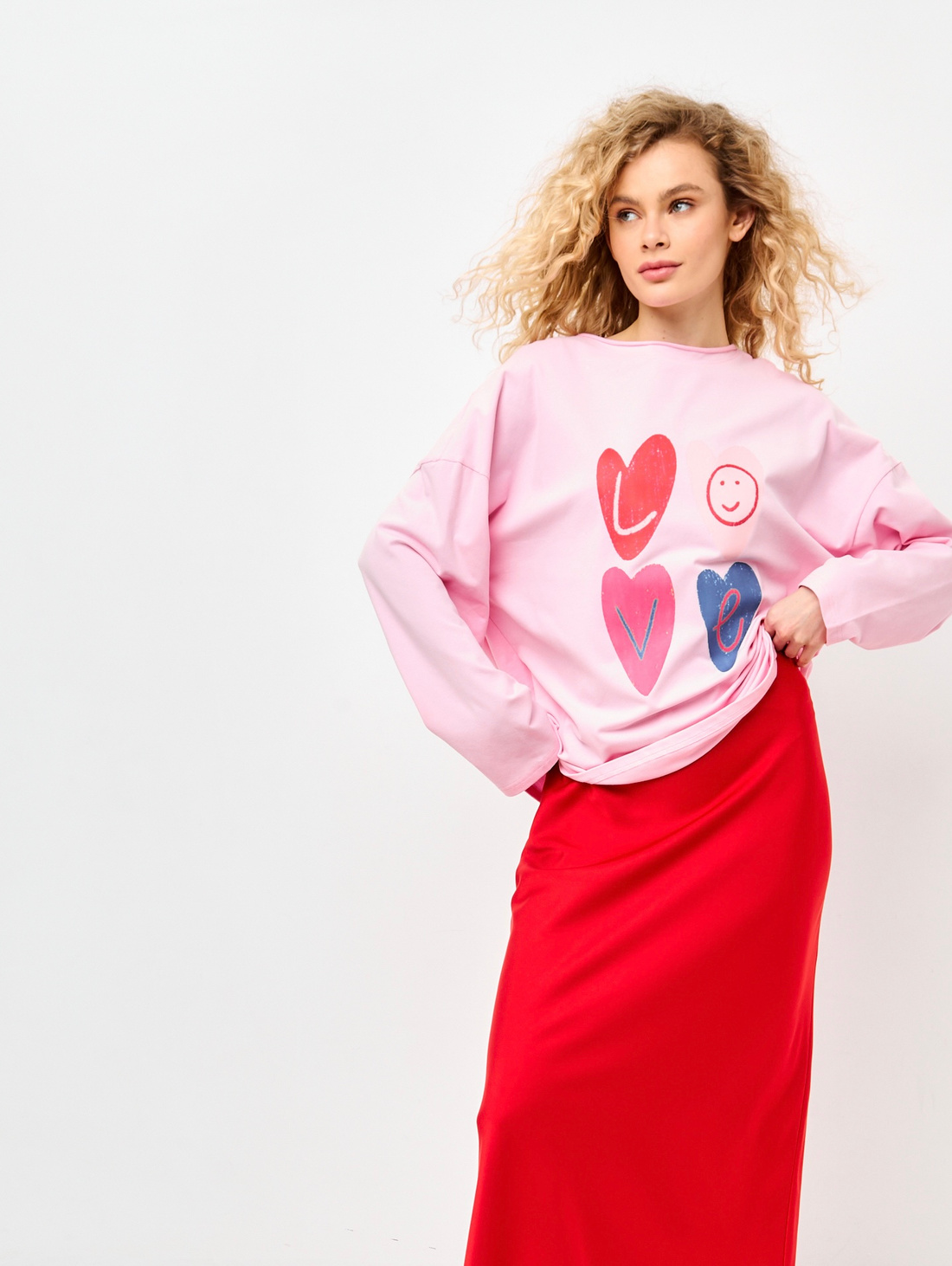 Лонгслив в розовом цвете "LOVE" - фотография товара
