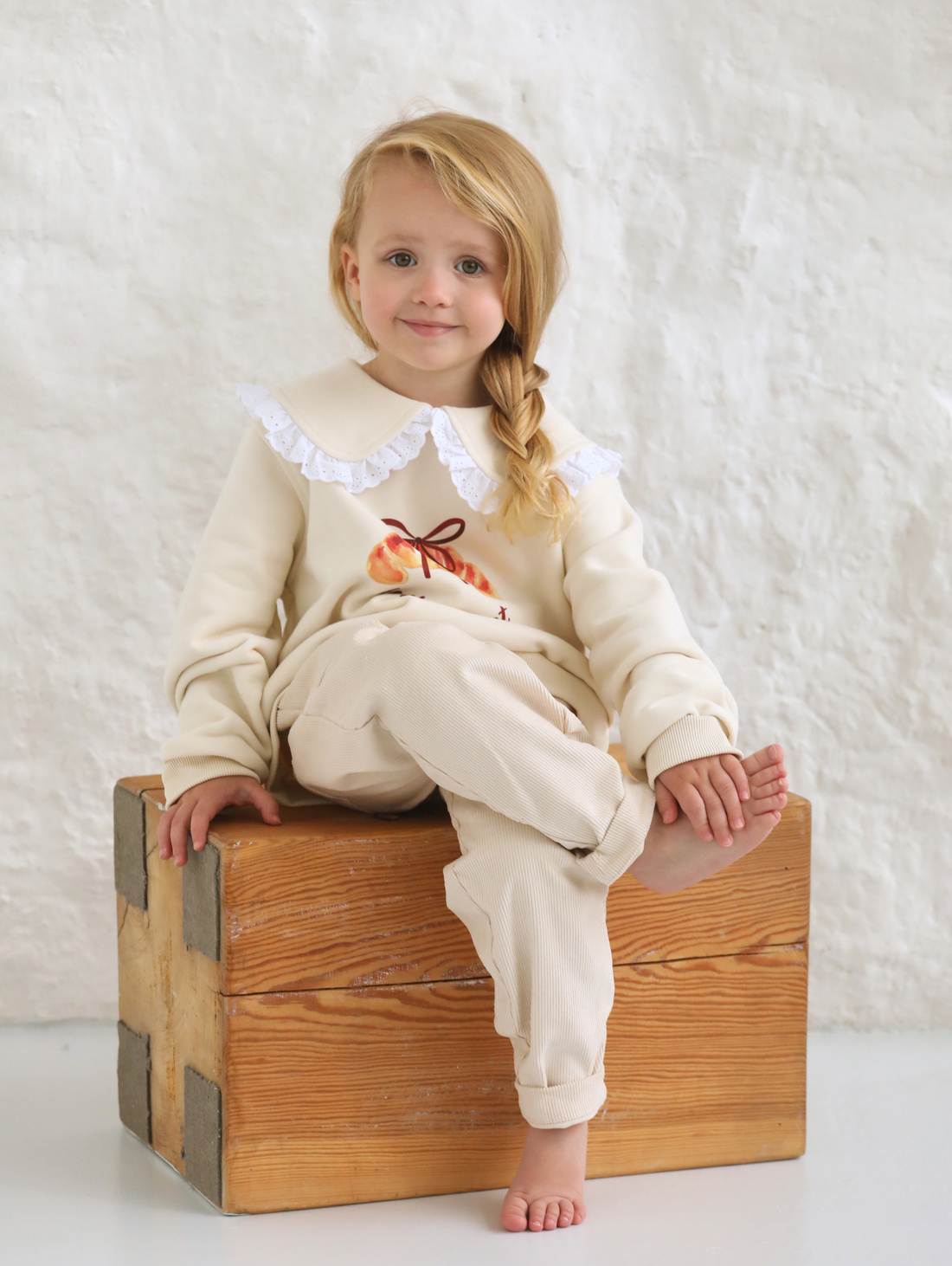 Брюки вельветовые молочного цвета - фотография товара