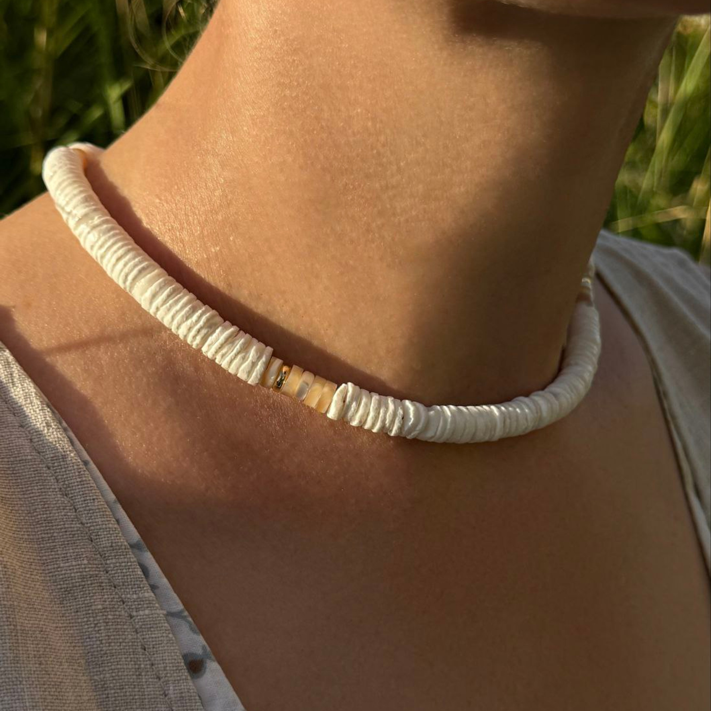 Колье из ракушек и нежного перламутра - фотография товара