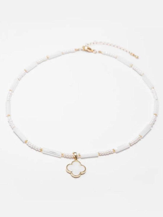 Чокер с клевером из жемчуга и перламутра золотистый