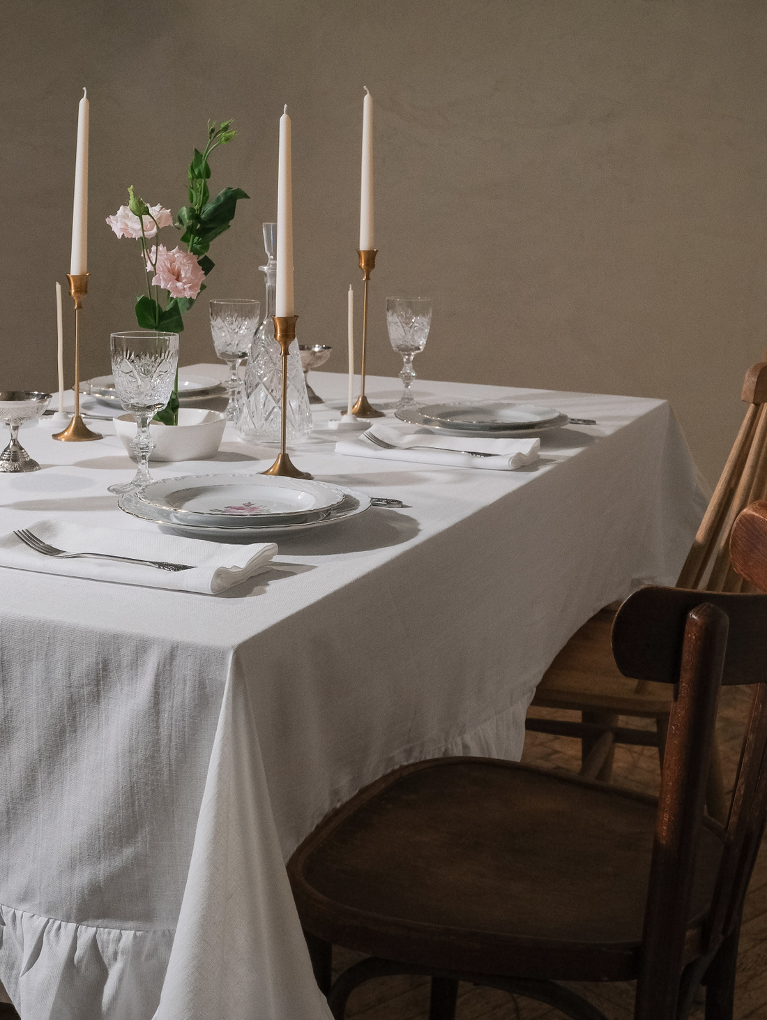 Скатерть с рюшами для стола из льна и хлопка 140х220, белая - фотография товара