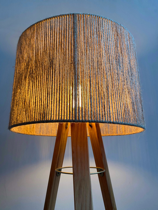 Торшер с абажуром из джута