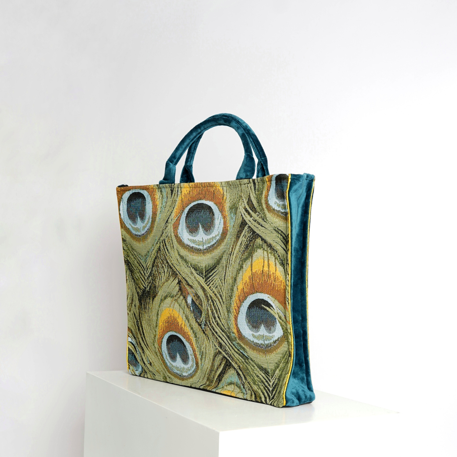 Сумка-тоут "Изумрудное перо павлина" - фотография товара