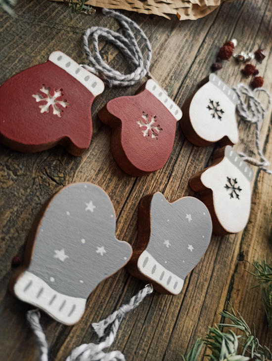 Елочная игрушка "Варежки"