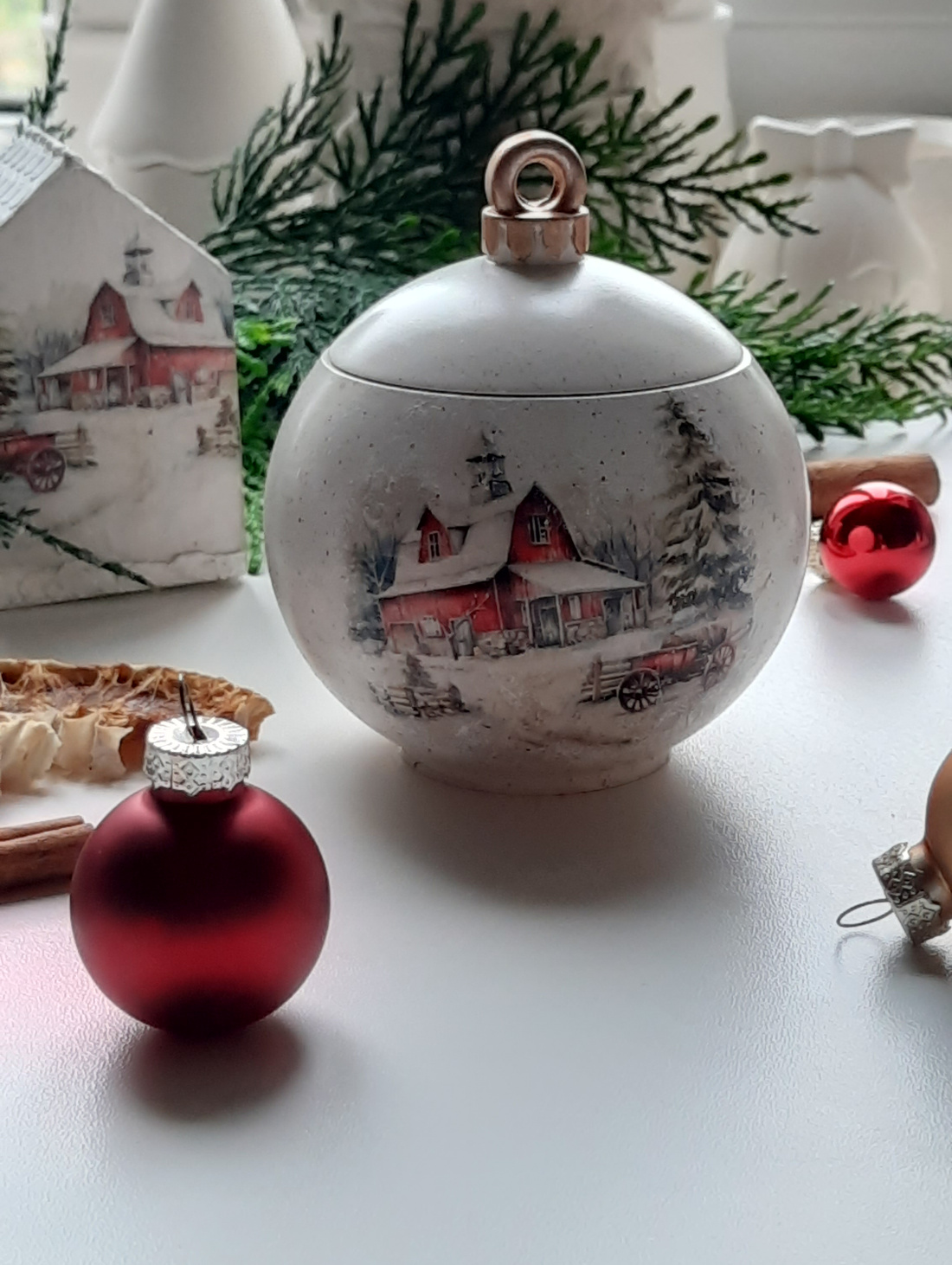 Свеча елочный шар "снежная деревня" - фотография товара