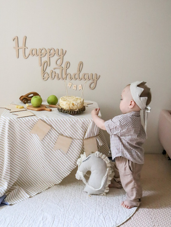 Надпись “Happy birthday”